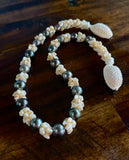 NIIHAU MOMI + TAHITIAN PEARL LEI (21 INCH)