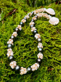 NIIHAU MOMI + TAHITIAN PEARL LEI (21 INCH)