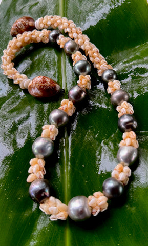 NIIHAU MOMI + TAHITIAN PEARL LEI (23 INCH)