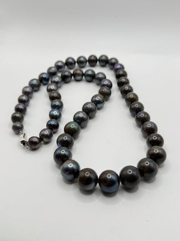 22 INCH BLACK CARVED EDISON PEARL NECKLACE (11-17mm)