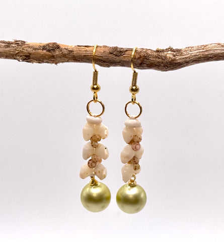 NIIHAU SHELL + GREEN PEARL EARRING