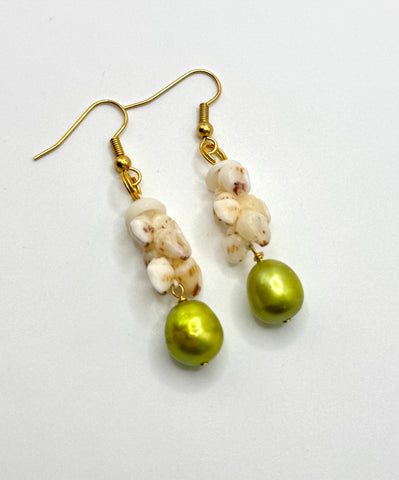 NIIHAU SHELL GREEN PEARL DANGLE EARRING