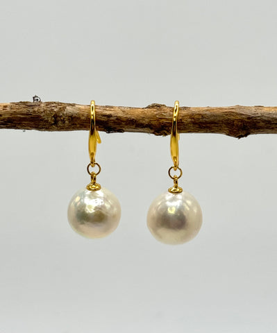 WHITE PEARL ROUND DANGLES